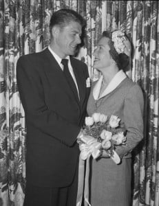 Ronald_Reagan_and_Nancy_davis wedding